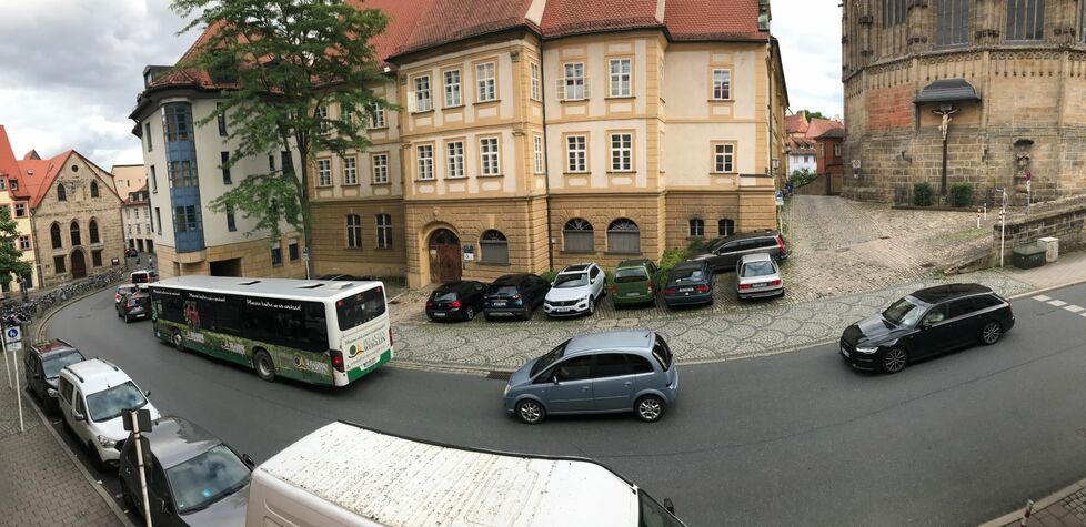 Verkehrssituation am Kaulbergfuß vor dem Studentenwohnheim "Romanischer Turm"